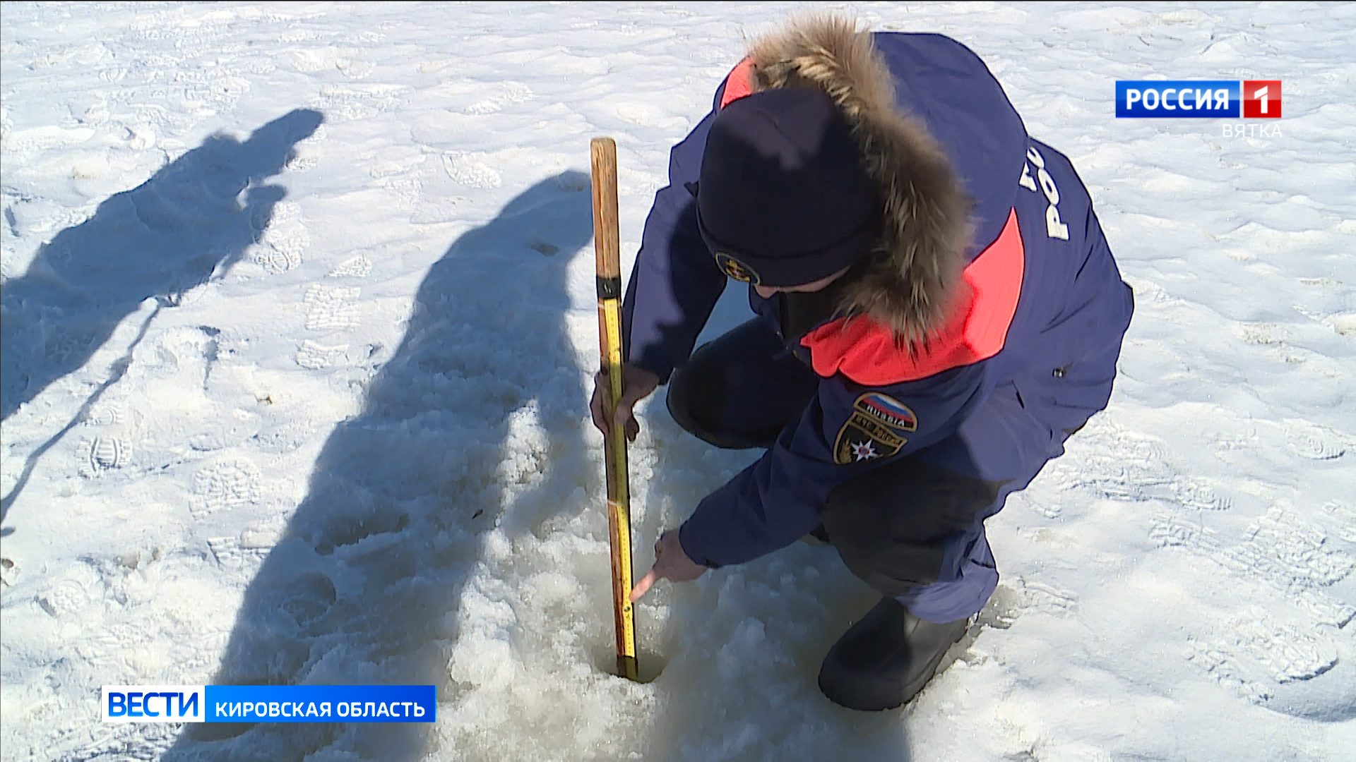 В Кирове инспекторы ГИМС каждый день проверяют толщину льда