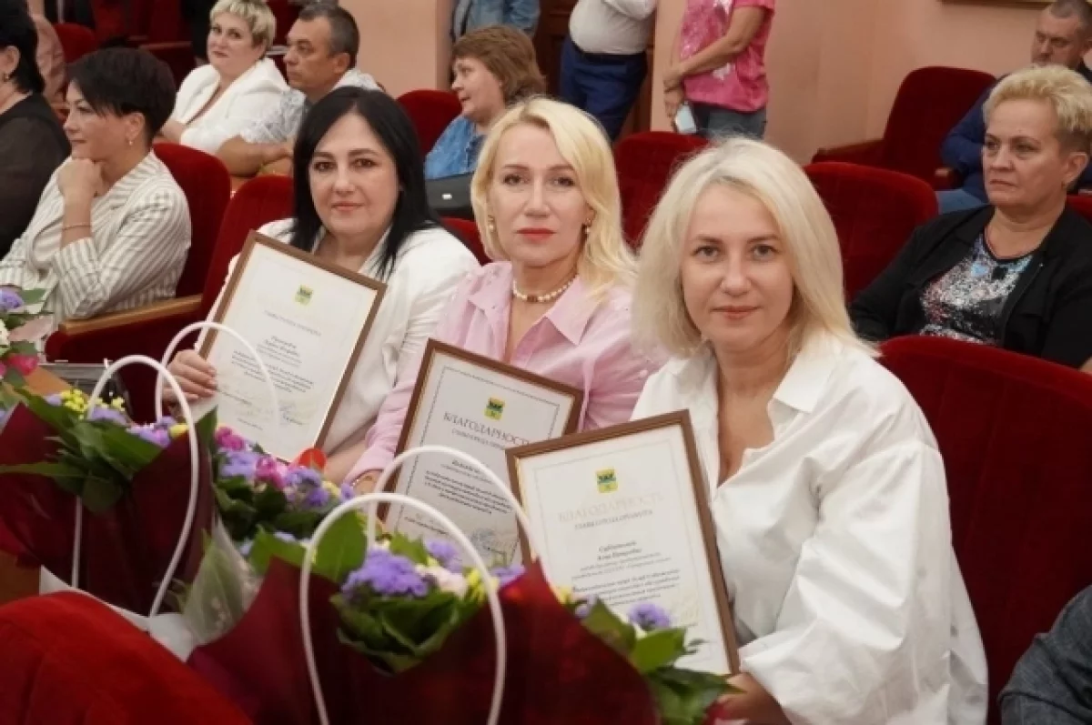Работники торговли Оренбурга получили заслуженные награды в преддверии профессионального праздника. 