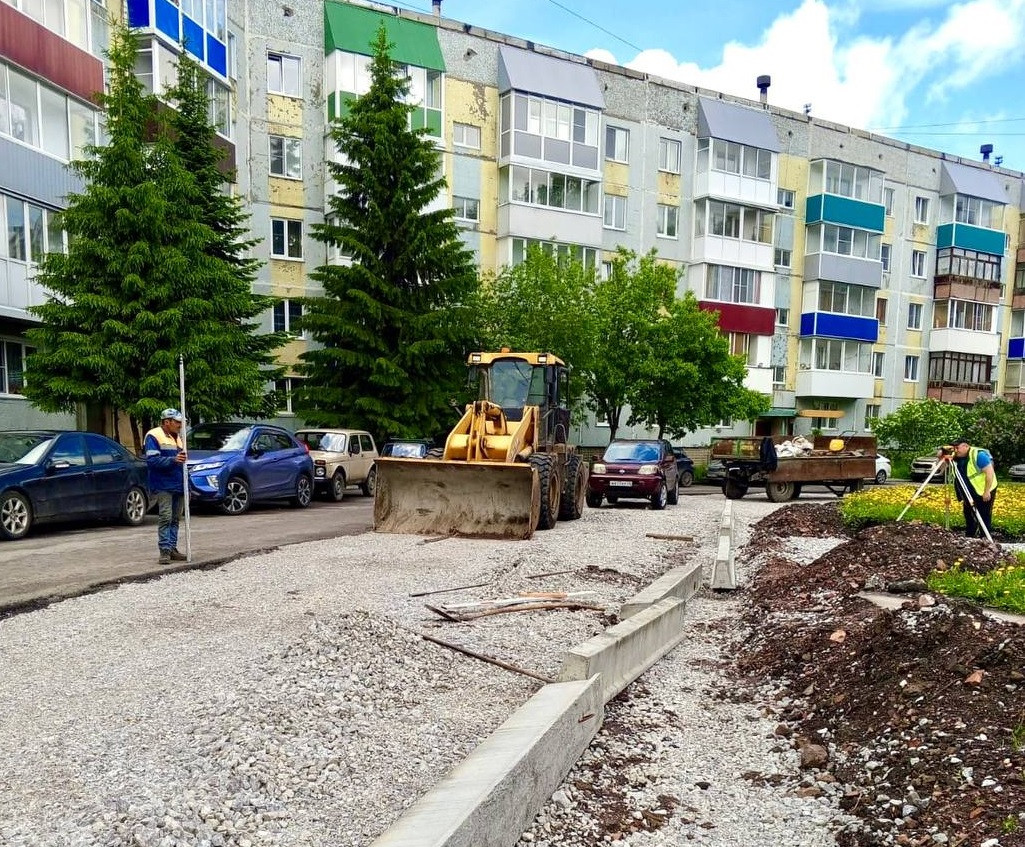 В Прокопьевске ведутся работы по благоустройству 27 дворов и 6 общественных территорий