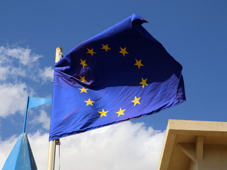 ЕС отказался использовать замороженные активы России для восстановления Украины — Reuters