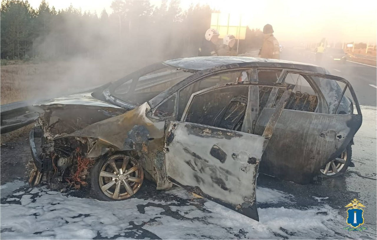 На трассе в Ульяновской области загорелась иномарка. Пострадали два человека