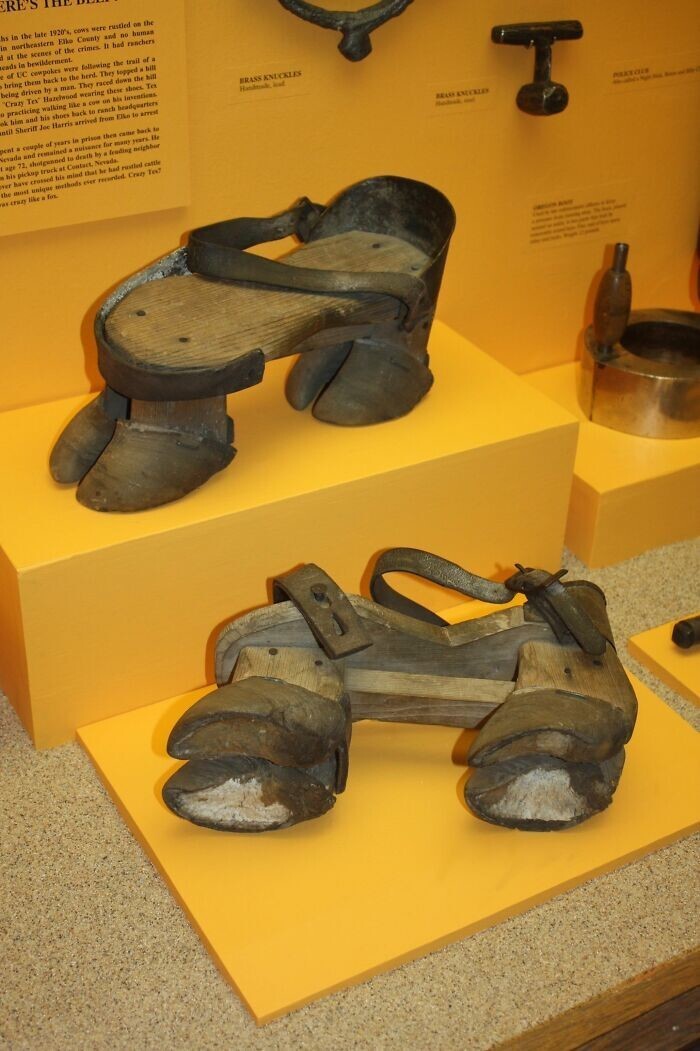 5. Обувь, которую придумал в 1920-х годах воришка скота по прозвищу «Безумный Текс Хейзел», чтобы скрыть свои следы во время кражи коров