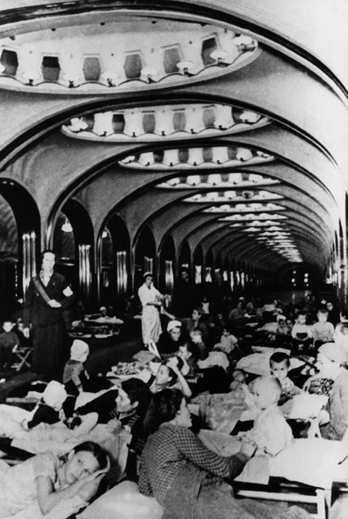 Бомбоубежище на станции метро «Маяковская», 1941 год