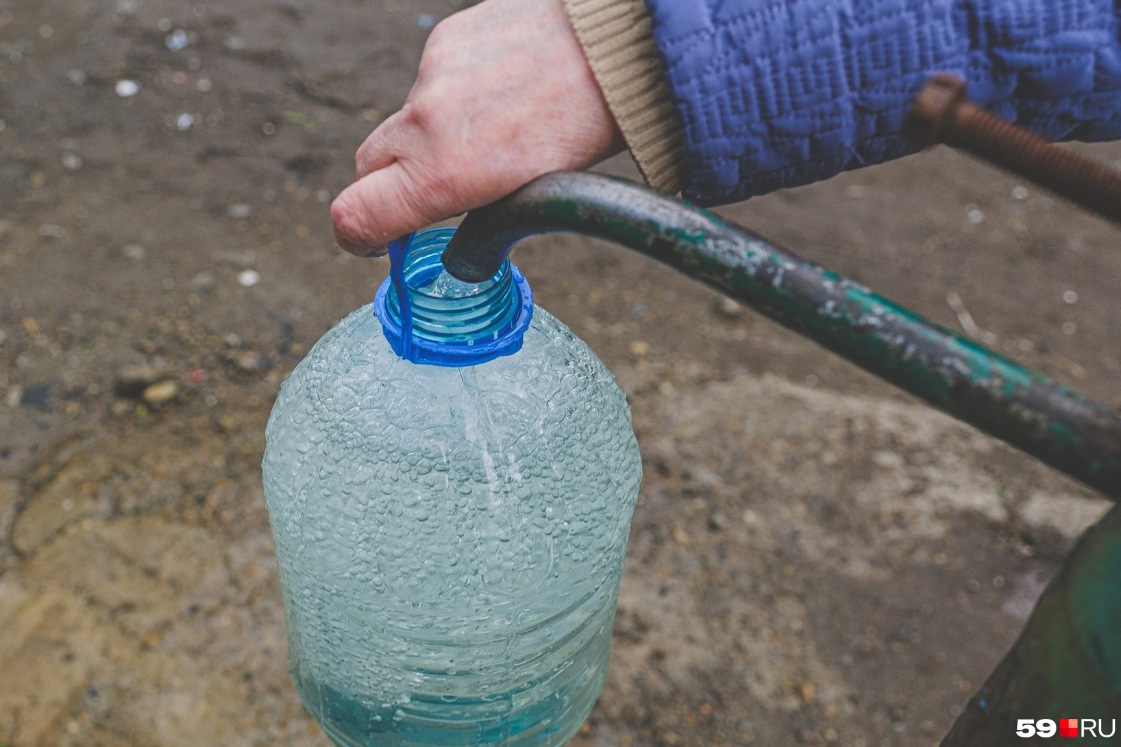 запасы воды. вода 19 литров. закажите воду на дом. , г. вода по акции.