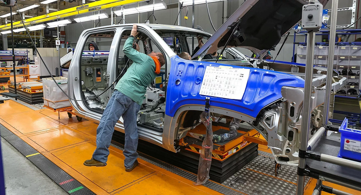 General Motors приостановит свой автозавод по производству пикапов в Индиане