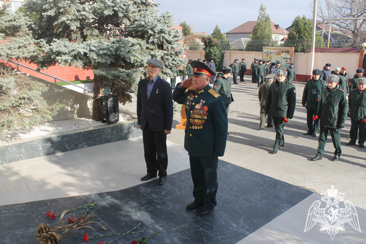 В Дагестане открыли мемориальную доску в память о погибших росгвардейцах