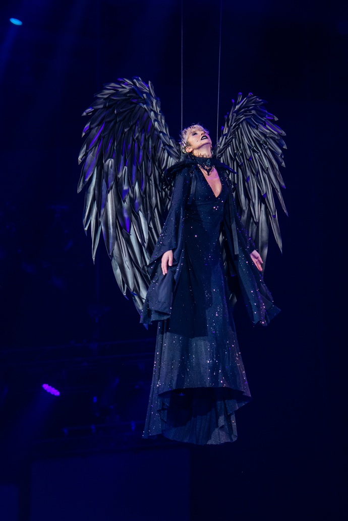 Регина Тодоренко, Лера Кудрявцева, Мария Мельникова и другие звезды стали гостями на аншлаговой премьере ледового шоу «Белоснежка» Евгения Плющенко и Яны Рудковской