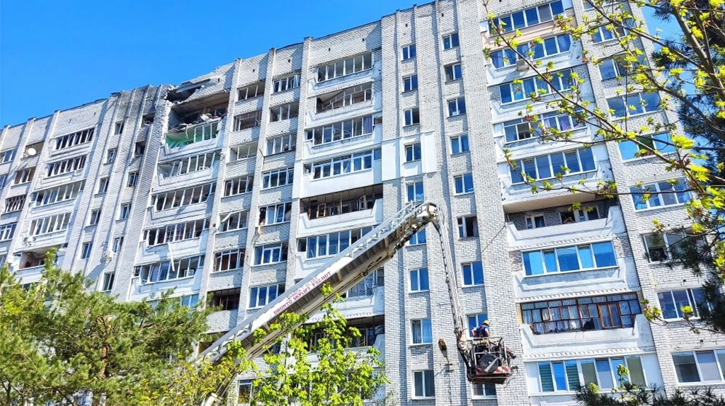 После удара ВСУ по Брянску городские службы оперативно пришли на помощь людям