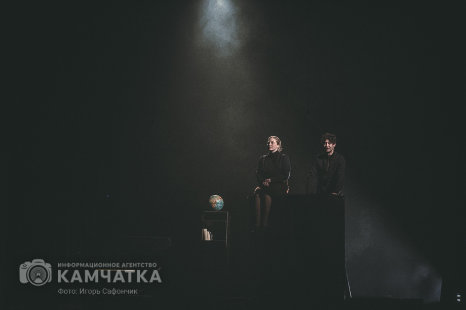 Предпремьерный показ спектакля «Завтра была война» на Камчатке (фоторепортаж). Фото: ИА «Камчатка» \ Игорь Сафончик. Фотография 16