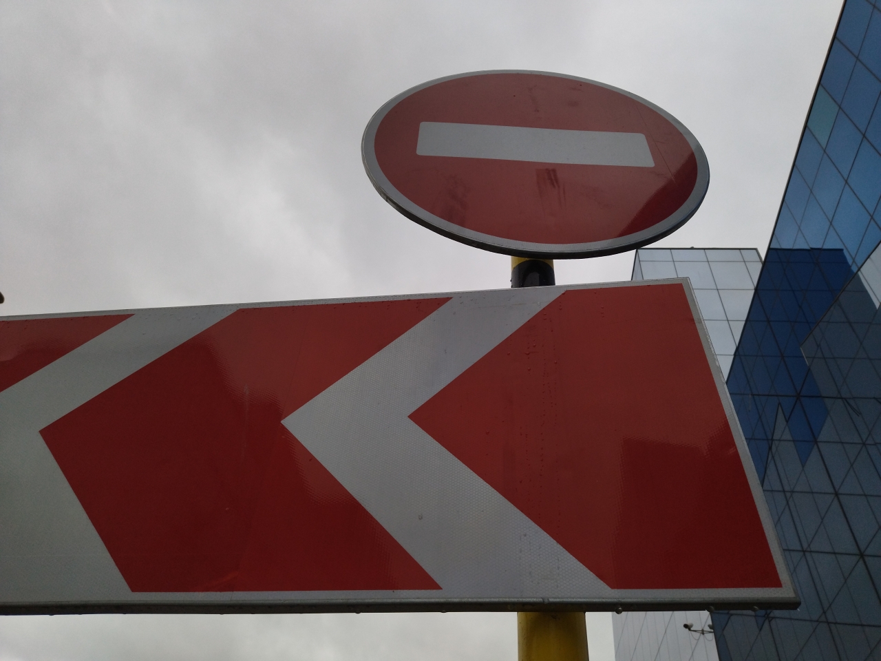 Ограничение движения. Купание запрещено красноярск. Запрет в красноярском крае. Осенний запрет на рыбалку в красноярском крае. Знаки у водоемов.