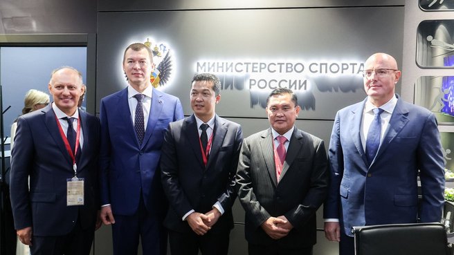 Дмитрий Чернышенко, Министр спорта Михаил Дегтярёв и президент Национальной федерации бадминтона России Андрей Антропов обсудили сотрудничество в сфере спорта с председателем Ассоциации бадминтона Индонезии Мохаммадом Фадилем Имраном