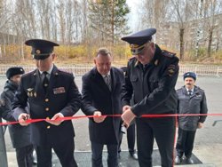 В открытии участвовали Владислав Пинаев (по центру) и полицейские начальники