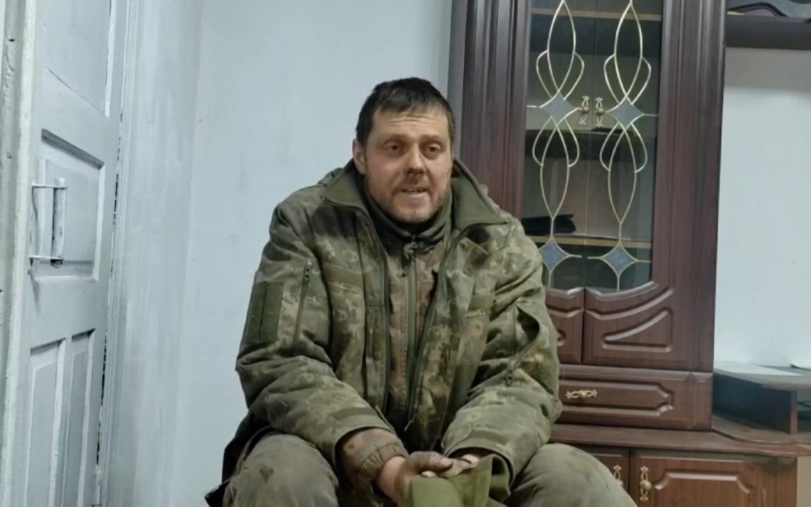 Украинский военнопленный сообщил, как командование бросило его без связи