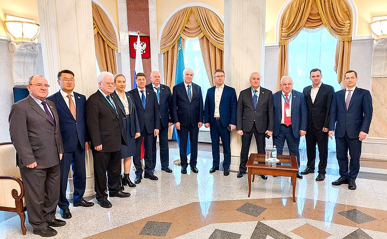 Делегация сенаторов по наблюдению за проведением референдума по принятию новой Конституции Казахстана провели встречу с Послом Российской Федерации в Республике Казахстан