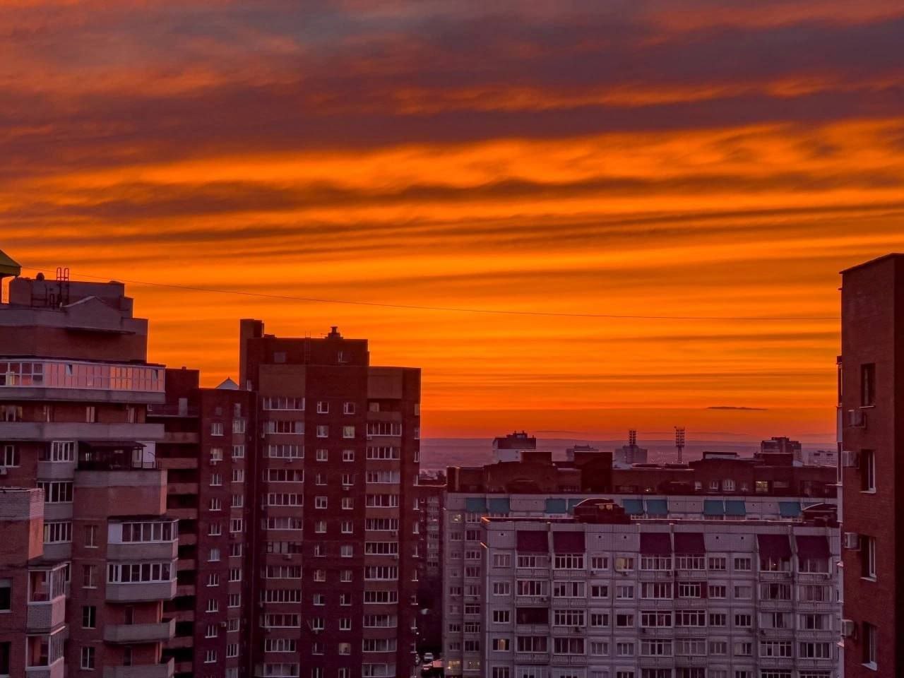 Первый вечер апреля. Закат в Самаре. Рассвет Самара. Закат Тольятти. Закат в Самаре фото.