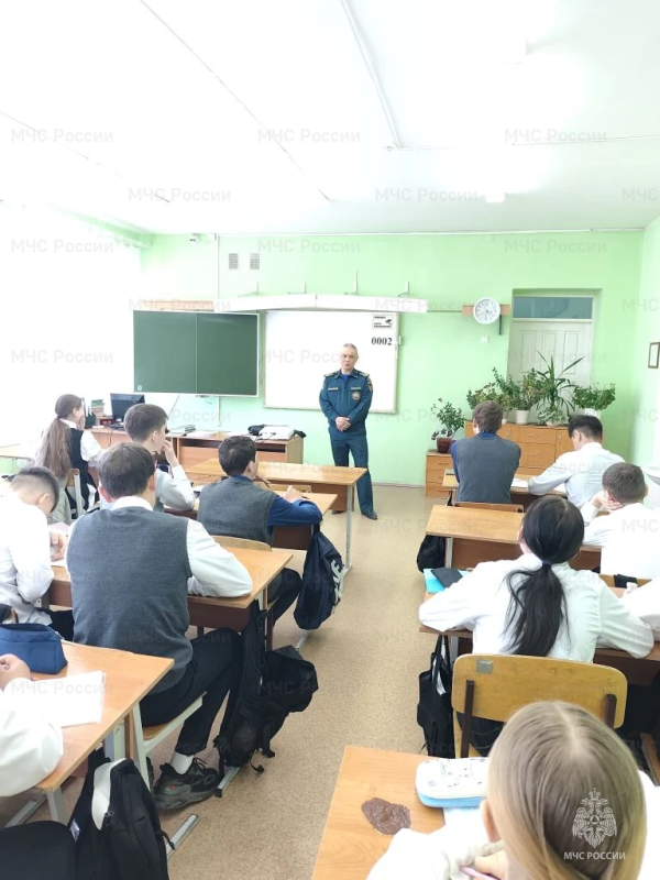 Инспекторы ГИМС обучают юных забайкальцев правилам безопасности на воде в весенний период