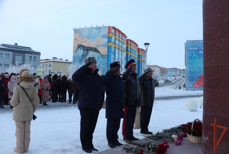 На Дальнем Востоке росгвардейцы почтили память Героев Отечества 
