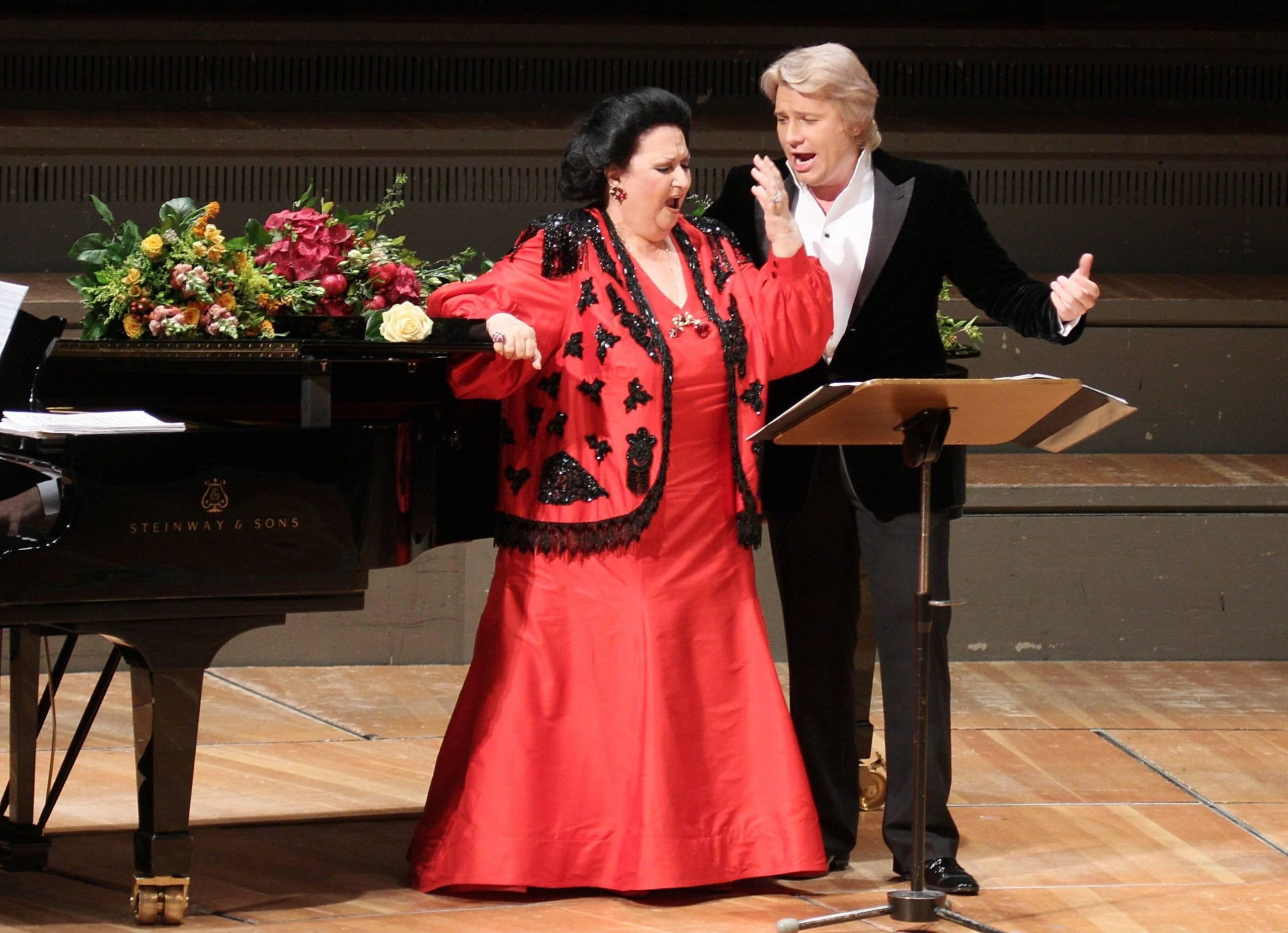 Шоу с лазаревым и басковым. Баск дуэт. Басков и кабалье. Баск дуэт. Монтсеррат кабалье оперный театр.