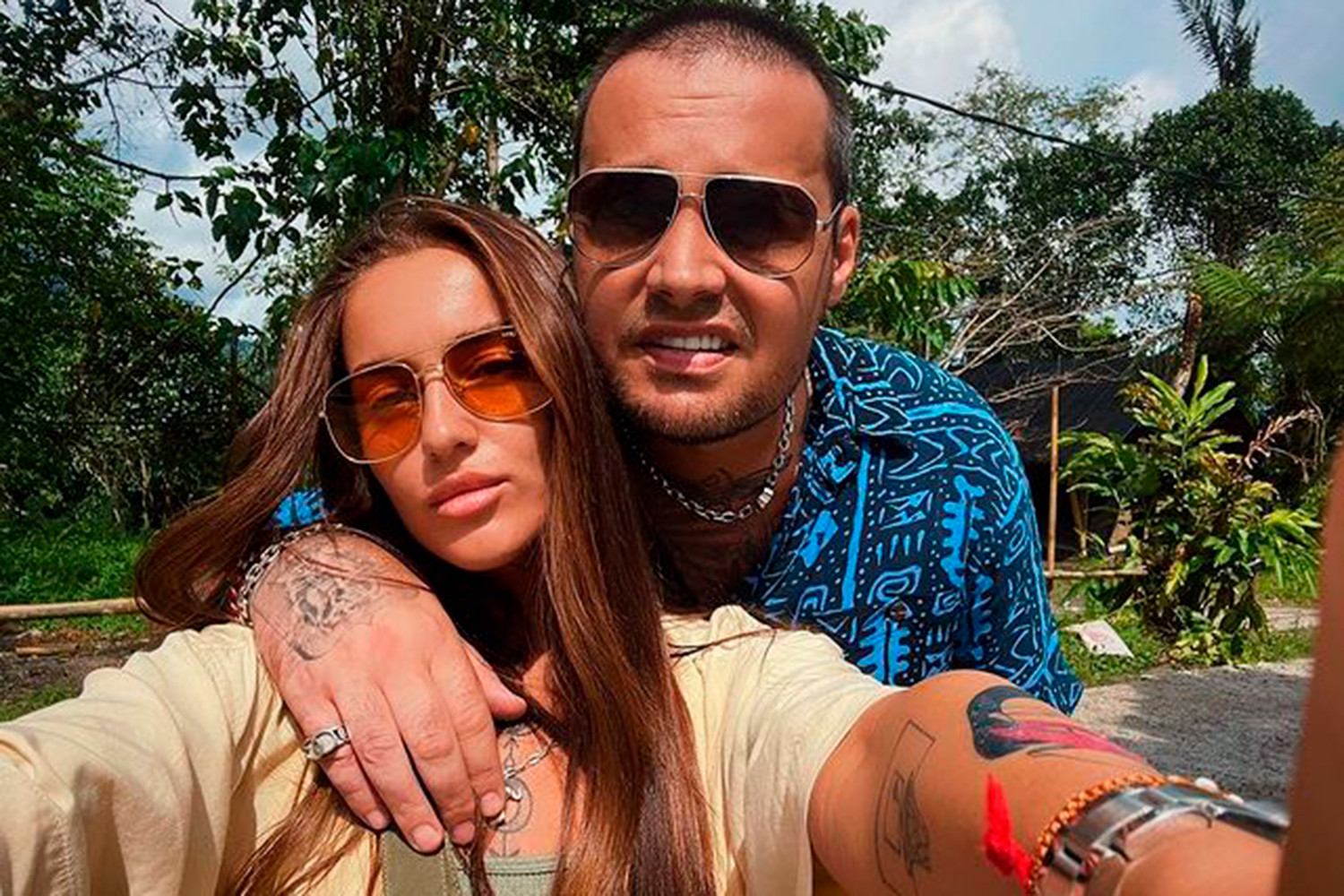 Рэпер и его девушка. Рэпер и его девушка. Часы тимати. Саша дони. Рэпер гуф и айза.