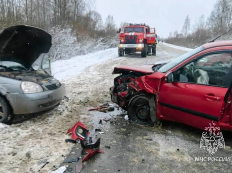 В ДТП с участием трех автомобилей в Ивановской области пострадал мужчина