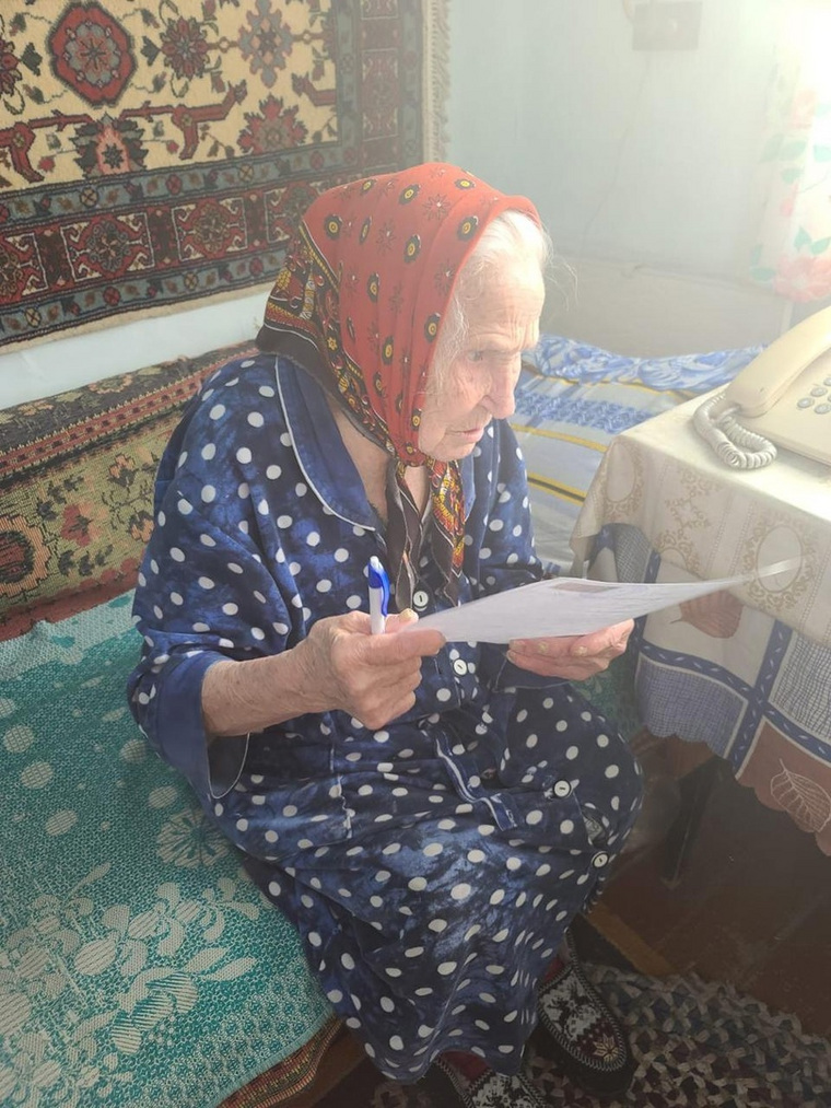 Жительница Частоозерского округа Елена Верхозина проголосовало на дому