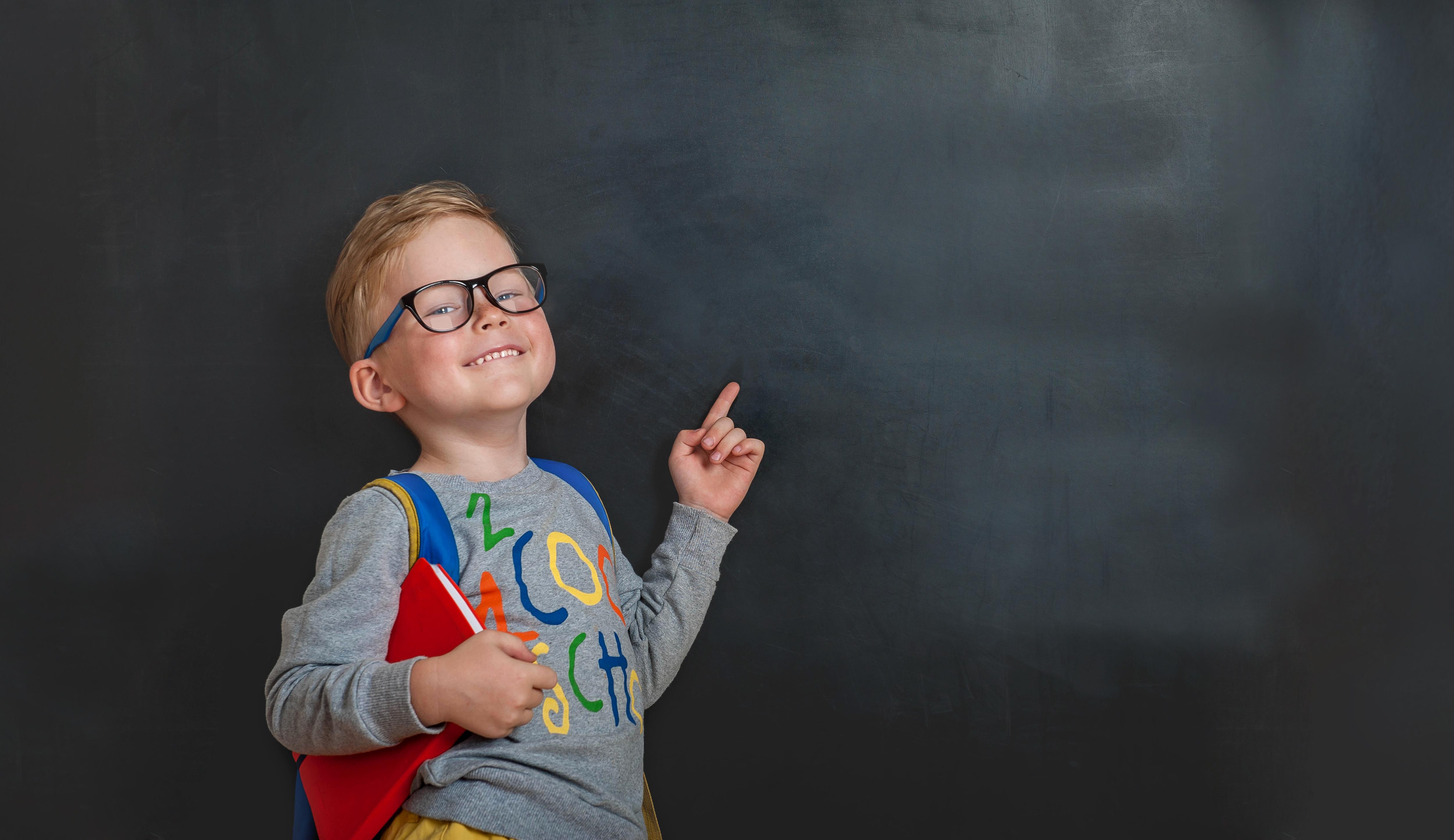 Ребенок привыкнет к новому. Маленький мальчик в школе. Back to School child. School Kids. Back to School дети.