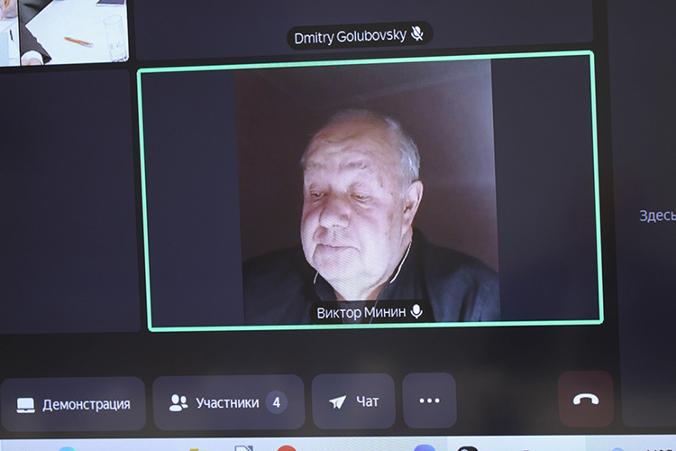 Виктор Минин: «Старая идеология, можно сказать, умирает, а новая только-только нащупывает себе место, пока только в одном качестве — патриотизм»