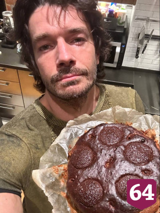 Актера из Саратова назвали мужчиной мечты из-за шоколадного пирога