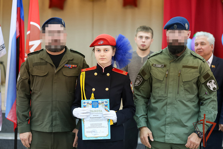 Росгвардейцы наградили юных воспитанников войск правопорядка за успехи в военно-патриотической деятельности 