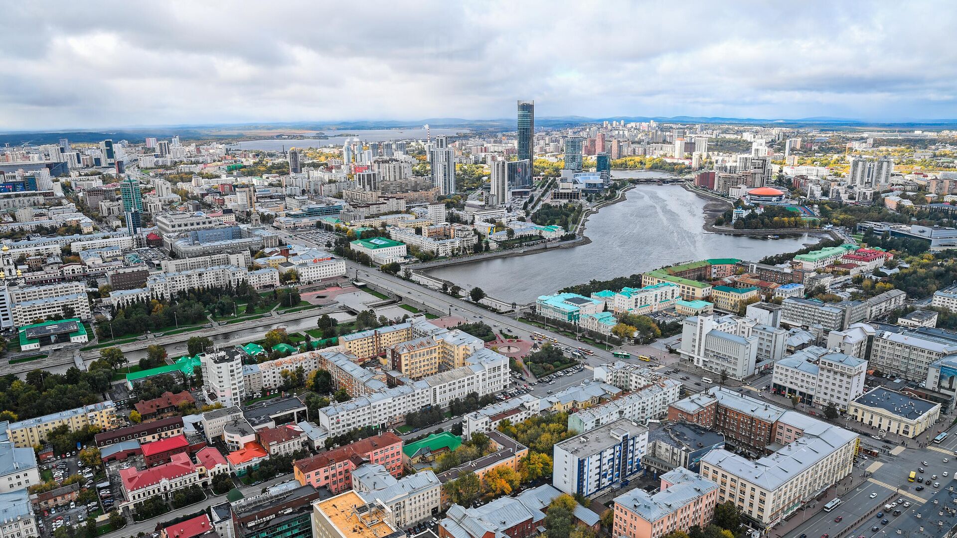 Свердловская область ремонт. Вид на город со смотровой площадки. Екатеринбург фото. Администрация города Екатеринбурга фото. Екатеринбург небоскребы.