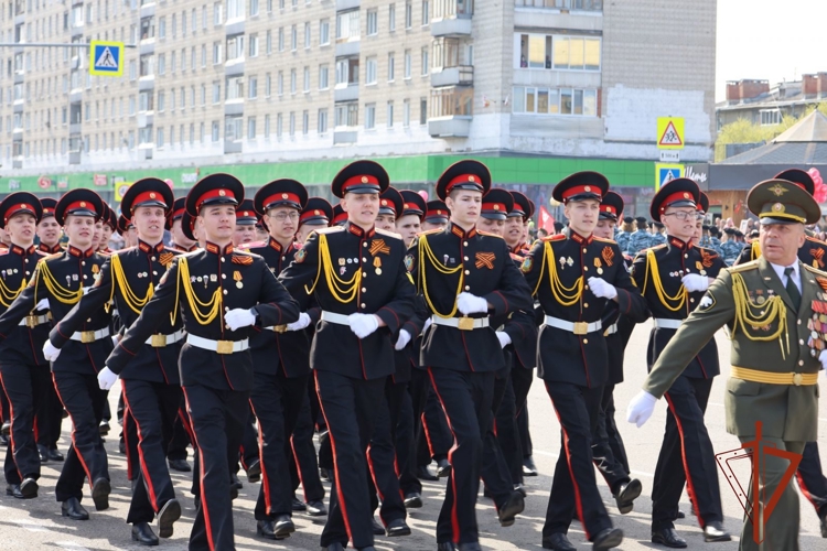 Командир Северского соединения Росгвардии принял праздничный парад в честь юбилея Великой Победы (видео)