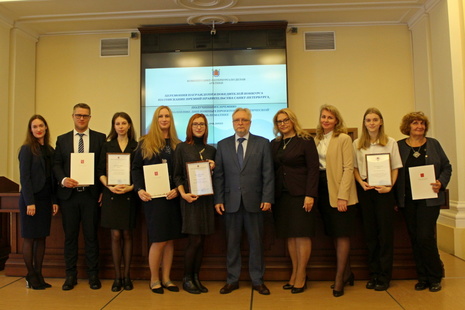 В Смольном наградили выпускников, победивших в конкурсе на соискание премии Правительства Санкт-Петербурга