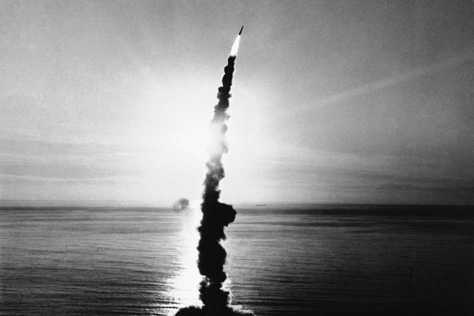 Запуск межконтинентальной баллистической ракеты Minuteman III с авиабазы ​​Ванденберг в Ломпке, штат Калифорния, 1971 год