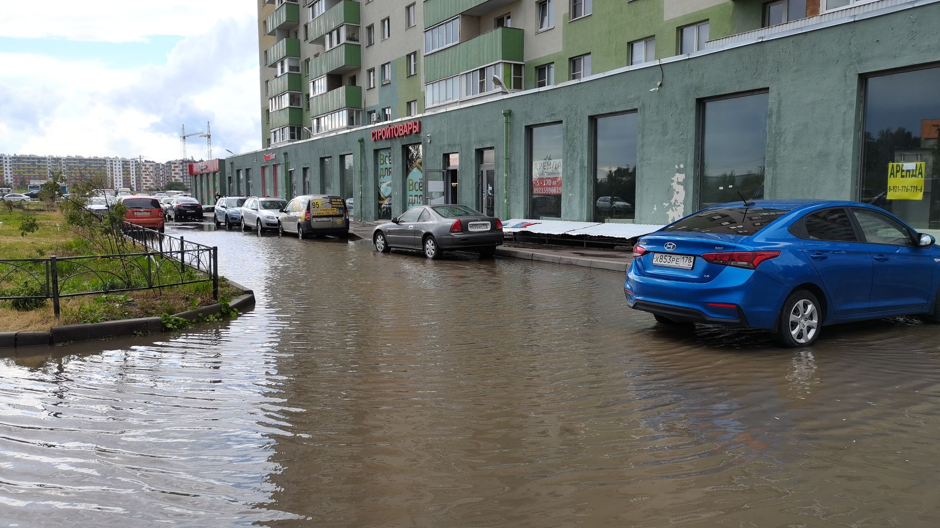 Осадка в санкт петербурге. Потоп. Ливень. Наводнение в Санкт-Петербурге. Питер затопило.