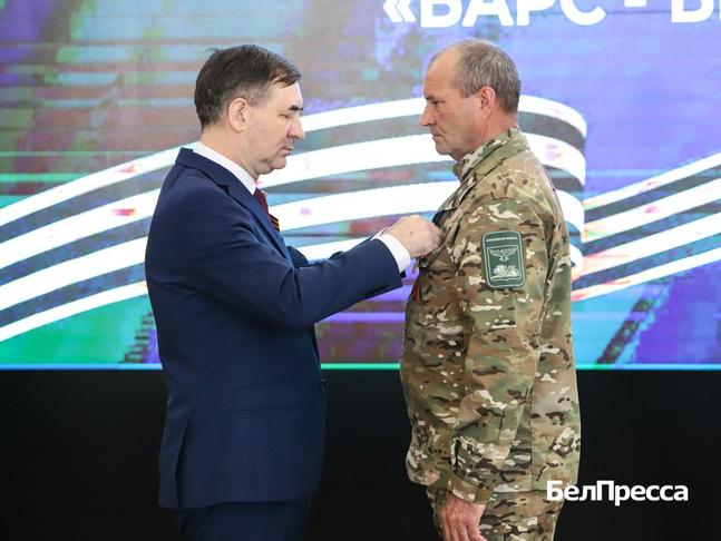 В Белгороде наградили 49 бойцов спецотряда «БАРС» - Изображение 1