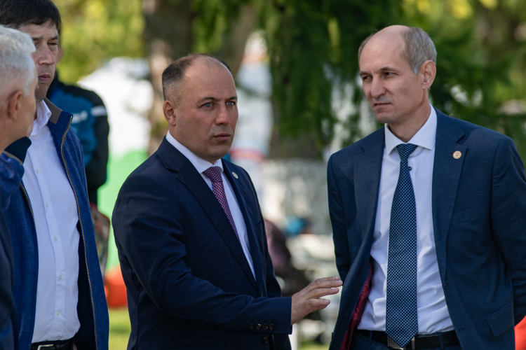 Первым с обращением о предложении изменения границ Нижнекамского района выступил депутат Госсовета РТ и гендиректор ТАНЕКО Илшат Салахов в августе 2025 года