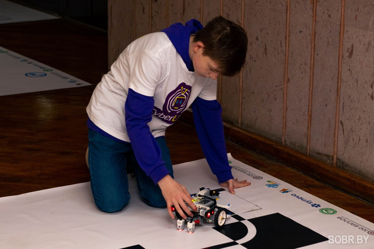 слалом соревнование по робототехнике. новогодние соревнования по робототехнике. городские соревнования по робототехнике краснодар. робокарусель. максим гришин нгту робототехник.