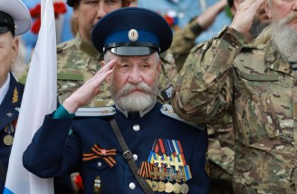Алексей Текслер почтил память героев в День Великой Победы