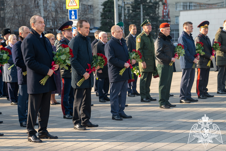 В Краснодаре начальник регионального управления Росгвардии почтил память Героев