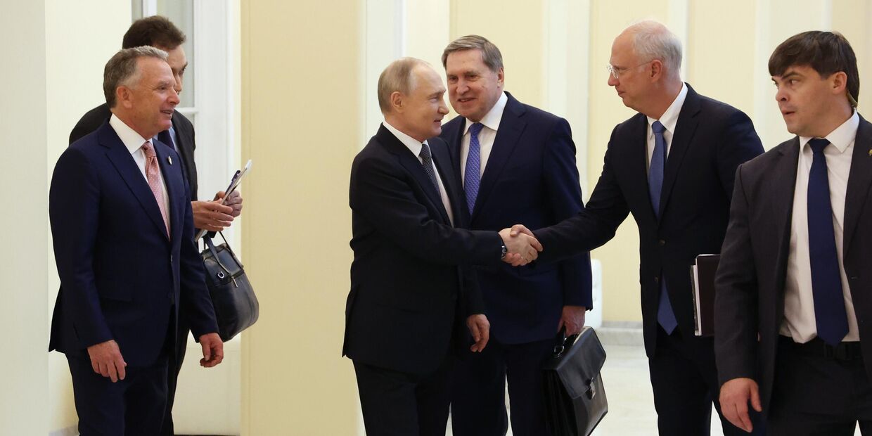 Президент Владимир Путин встретился со спецпосланником президента США Стивеном Уиткоффом