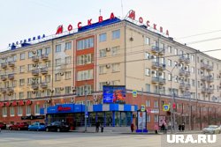 Строительные леса обрушились на голову 77-летнего курганца у гостиницы «Москва»