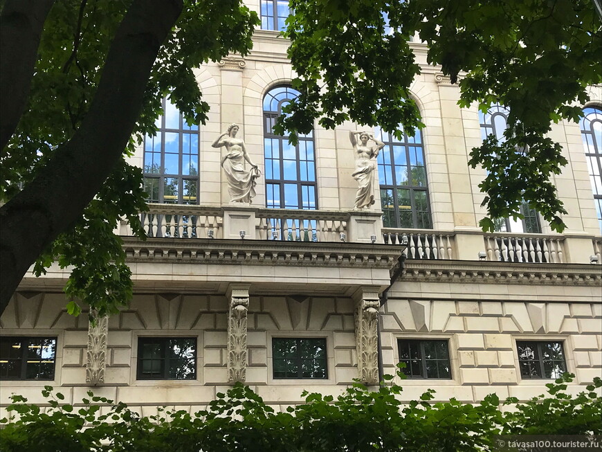 От Аничкова сада до улицы Росси