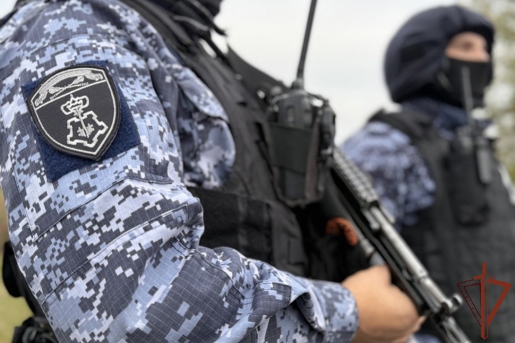 В Ярославле росгвардейцы помогли вернуться домой потерявшемуся пожилому мужчине