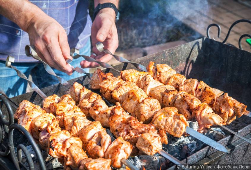 Шашлычный бум в ДФО: тонны мяса и море деликатесов на майских кострах