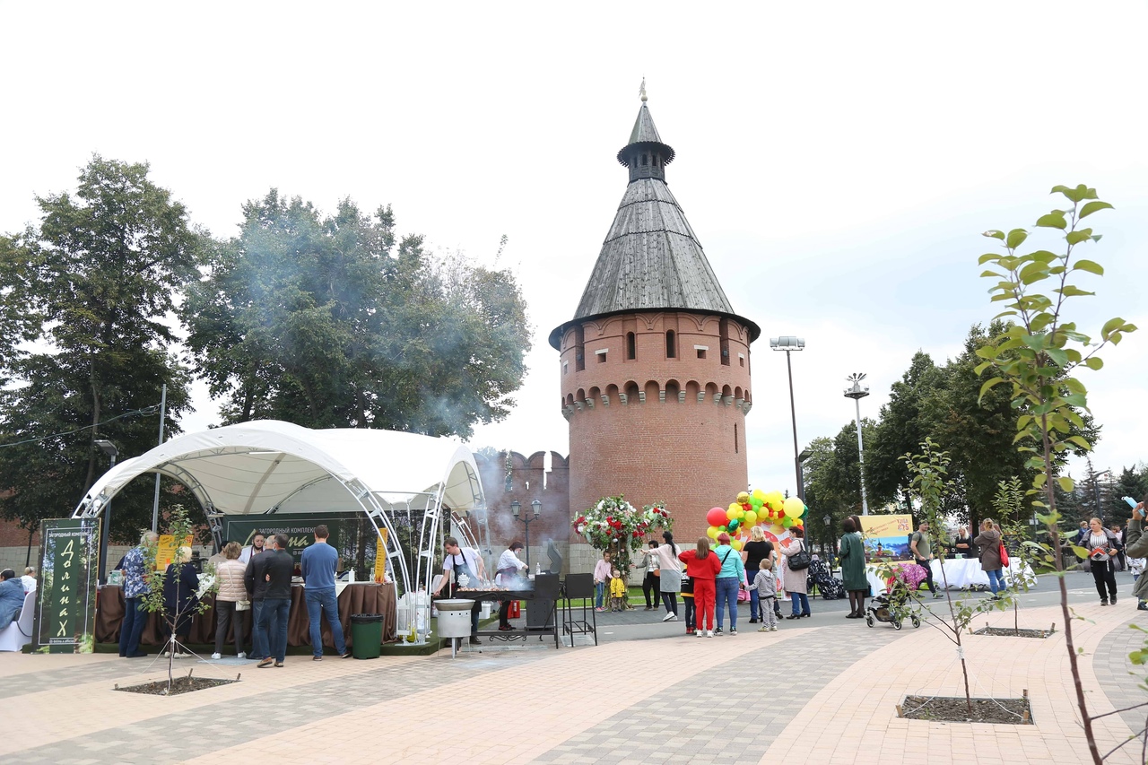 Сделано в туле. Казанская набережная Тула. День города Тула. 10 Сентября день города в Туле площадь Ленина Казанская набережная. Площадь Ленина Тула.