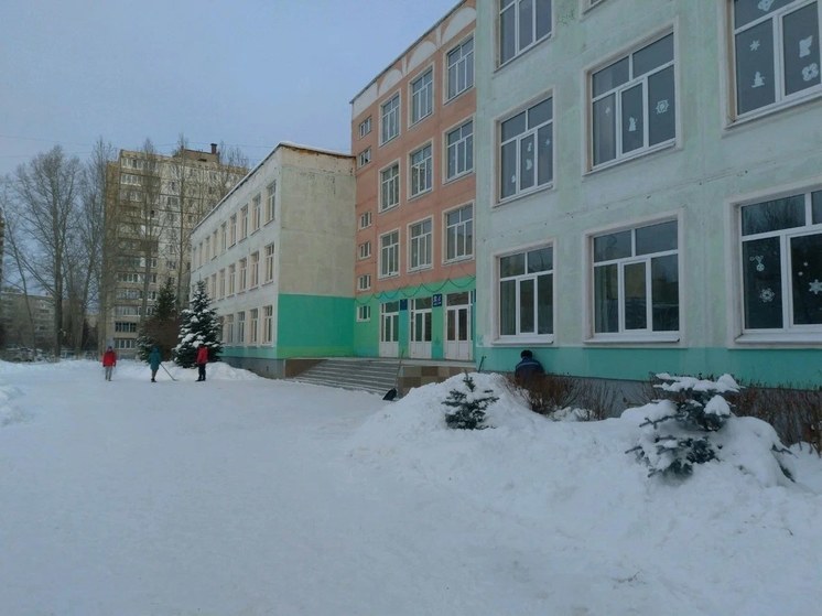 В Уфе во время чистки снега школьник получил травму головы