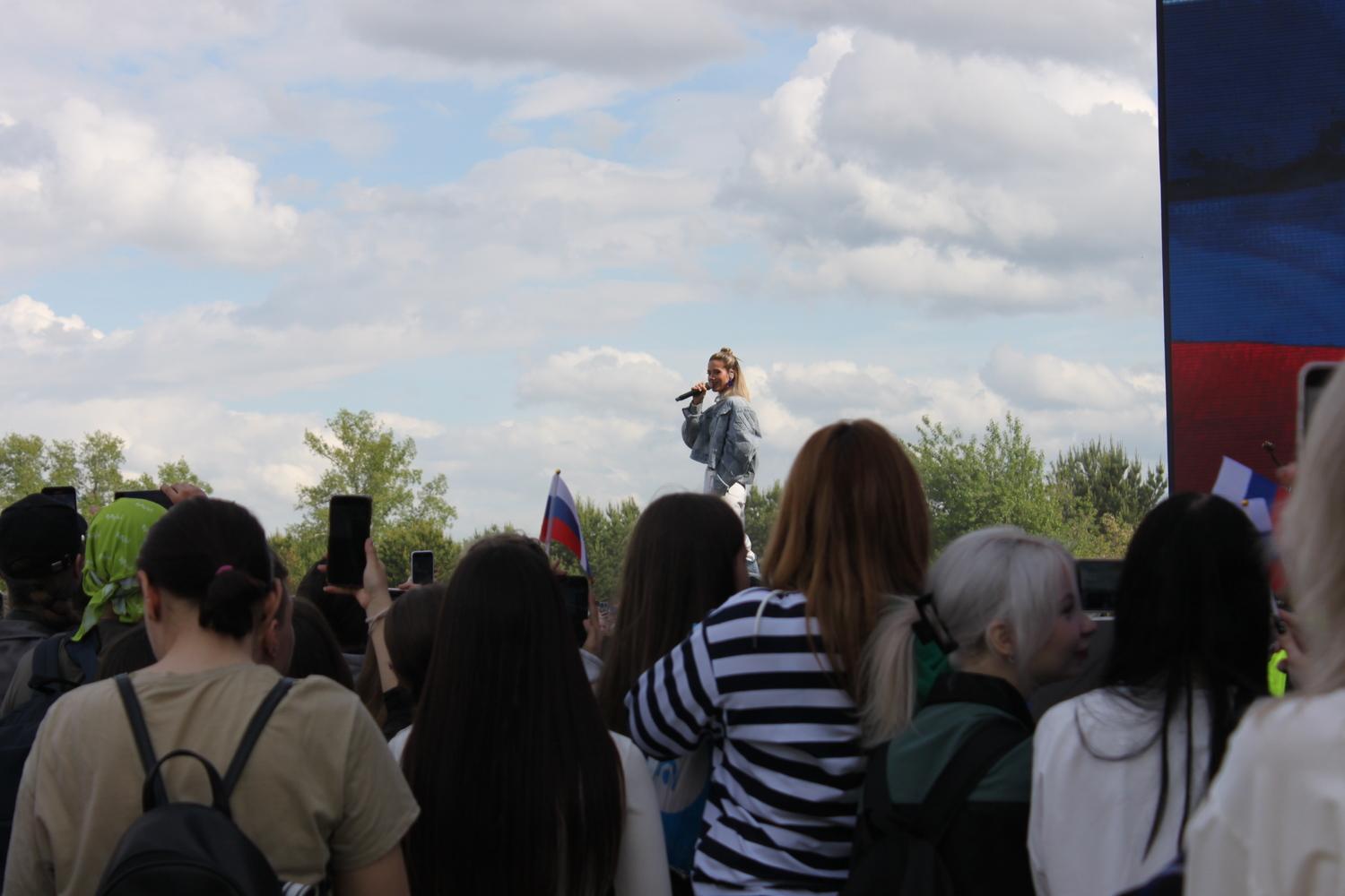 Фото В Красноярске прошел VK Fest: 67 ярких фото артистов из зрителей 14