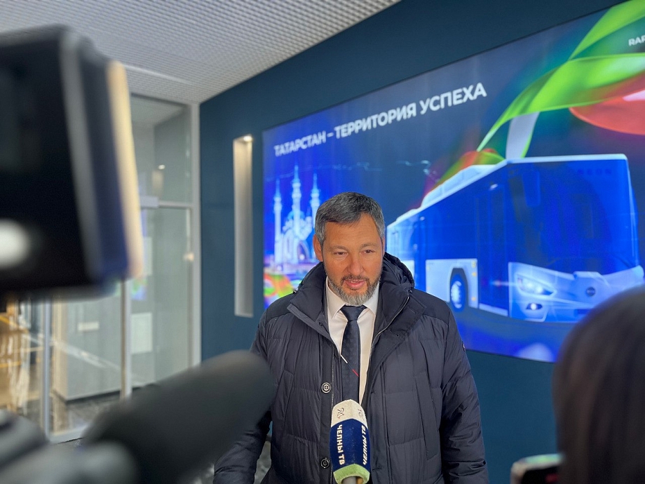 Глава Минпромторга посетил автобусное производство РариТЭК
