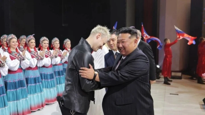 Ким Чен Ын лично поблагодарил певца Shaman и русских артистов после концерта в Пхеньяне