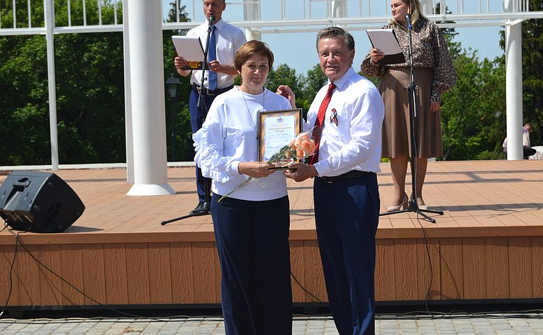 Сергей Рябухин в ходе поездки в регион принял участие в 57-м Всероссийском Пушкинском празднике поэзии в с. Языково Карсунского района